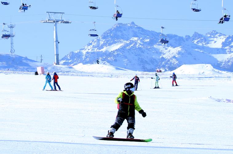 新疆滑雪场体育视频直播