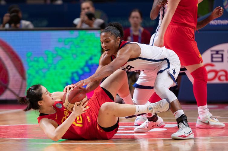 中国女篮vs美国名单比赛的相关图片