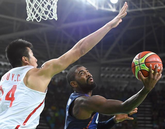 欧文vs中国国家队男篮比赛的相关图片